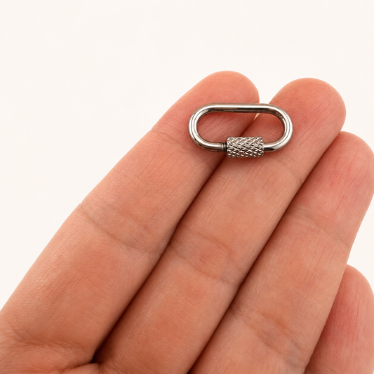 Oval Textured Screw Carabiner – 21 & 26mm Gold & Silver Finishes