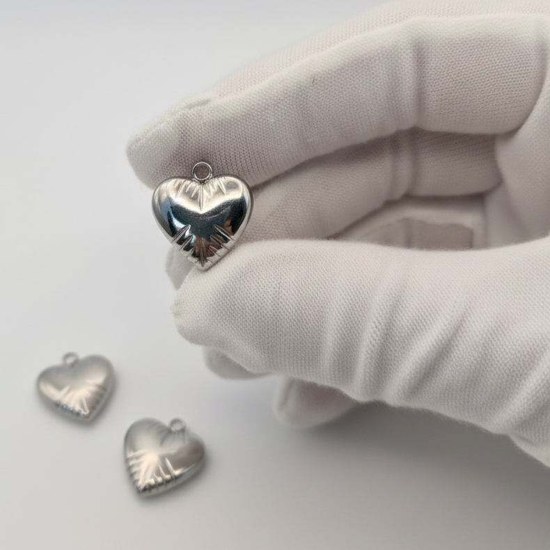 Amore Heart Pendant, 17 x 16mm - 2mm Hole