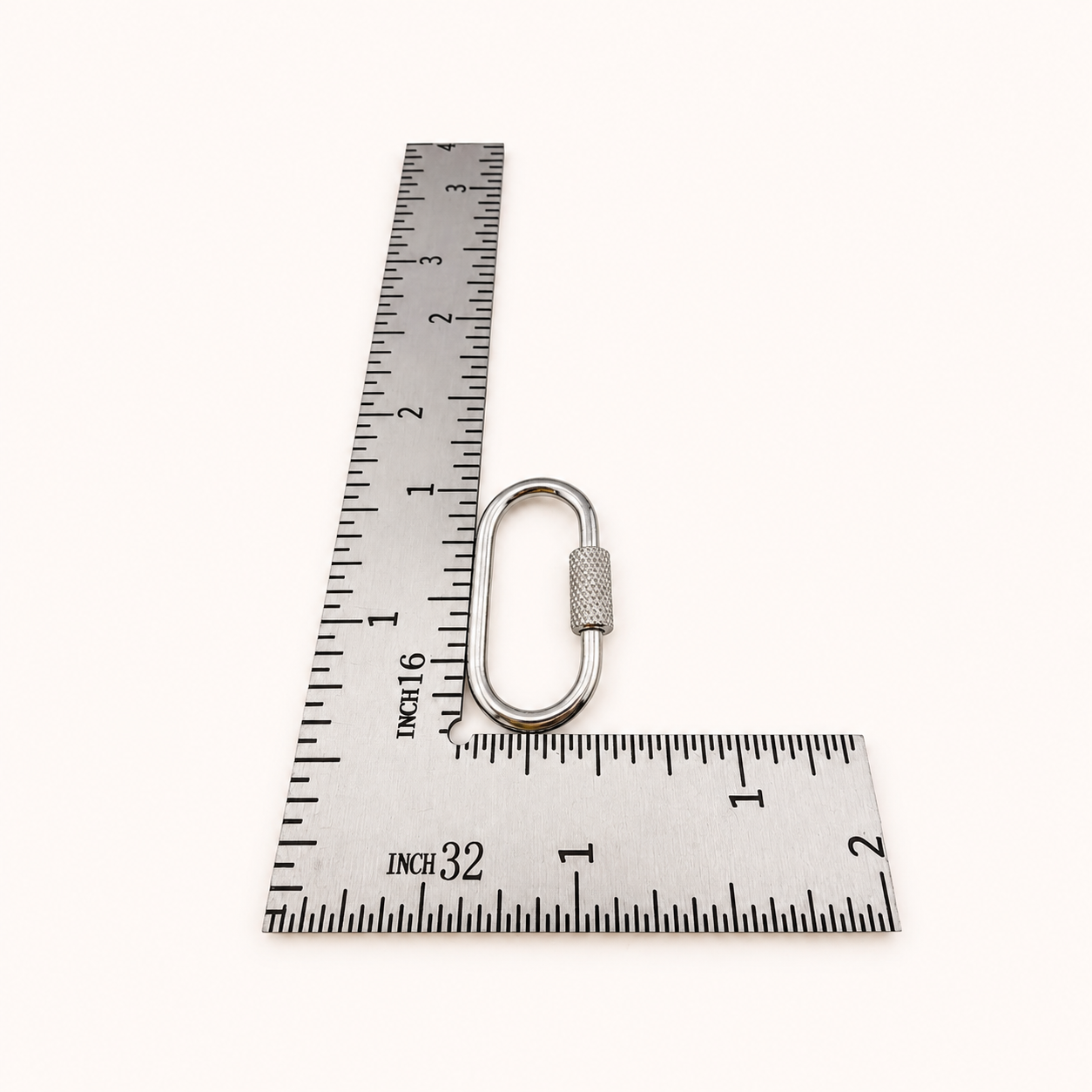 Oval Textured Screw Carabiner – 21 & 26mm Gold & Silver Finishes