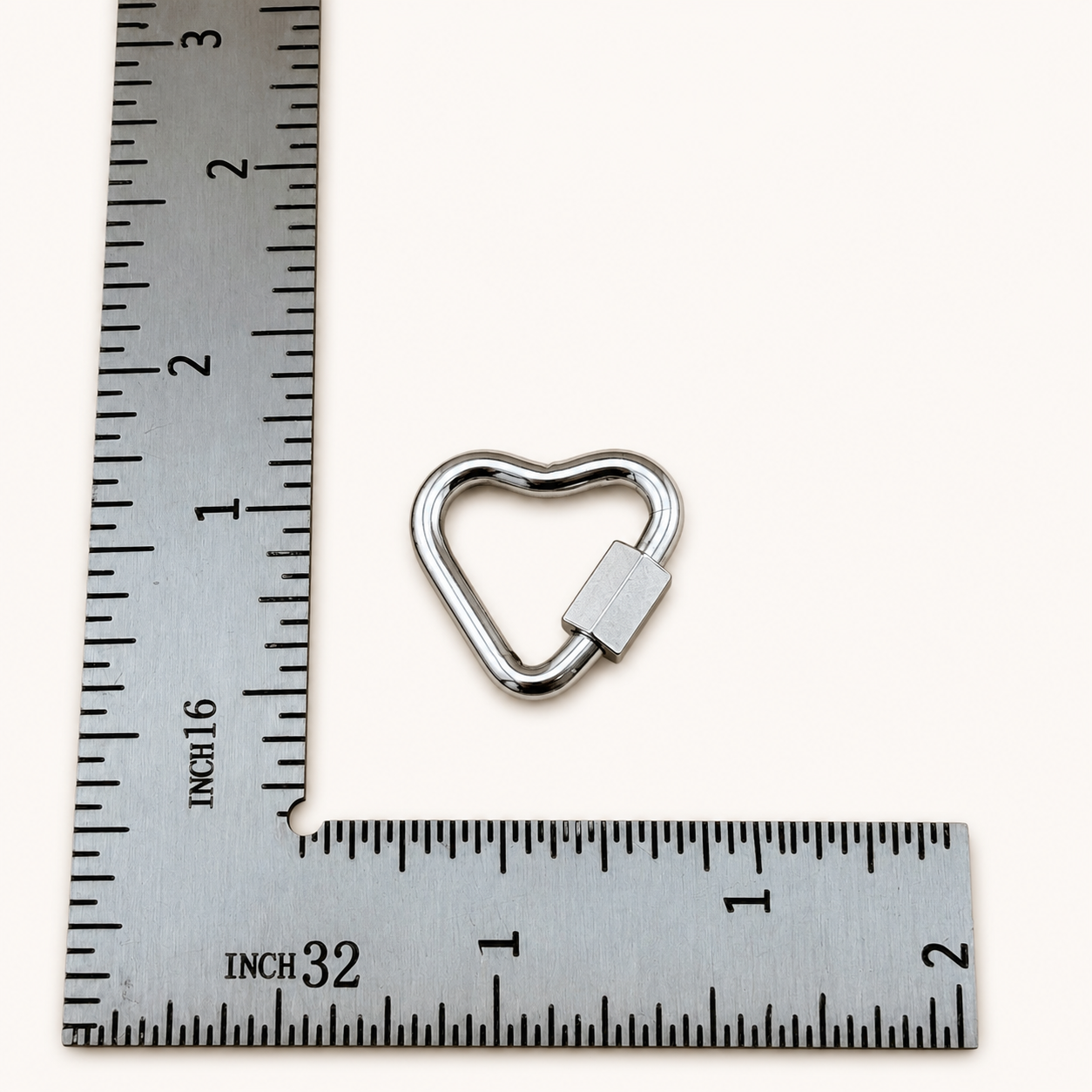 Heart Screw Carabiner – 14.5mm