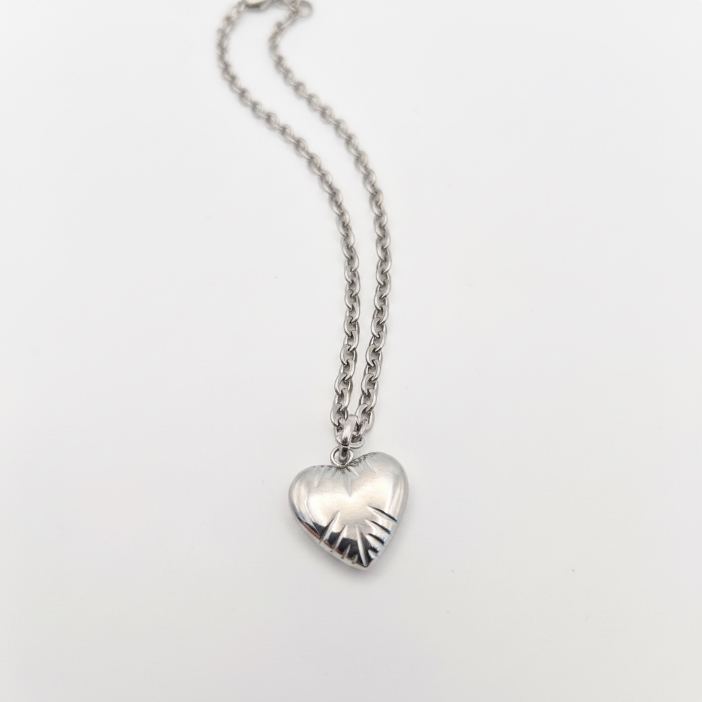Amore Heart Pendant, 17 x 16mm - 2mm Hole