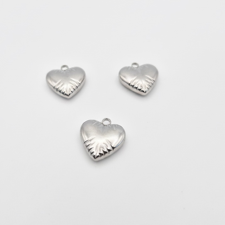 Amore Heart Pendant, 17 x 16mm - 2mm Hole