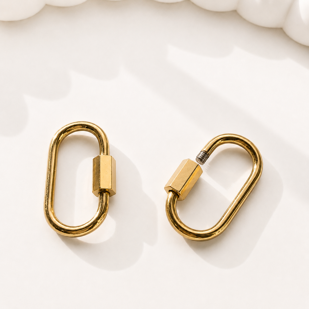 24mm Oval Screw Carabiner – Gold & Silver Finishes