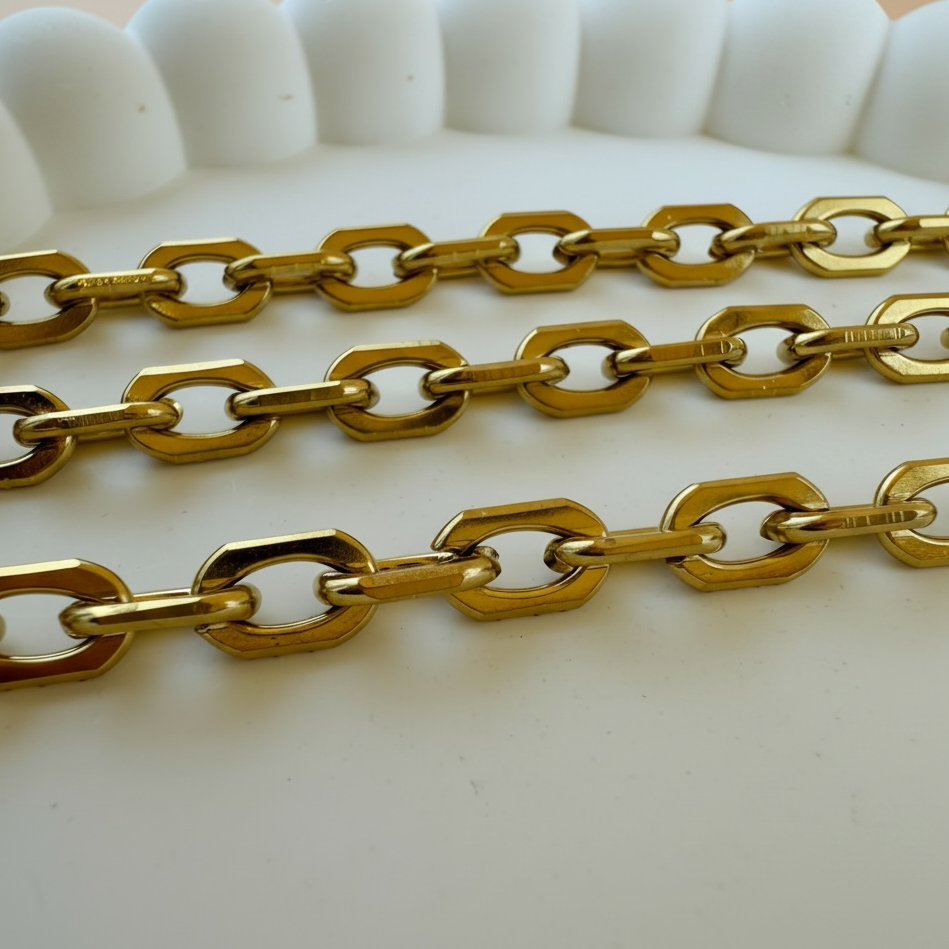 18k Gold Modern Cable Chain - 8.5x5.5mm (By the Foot)