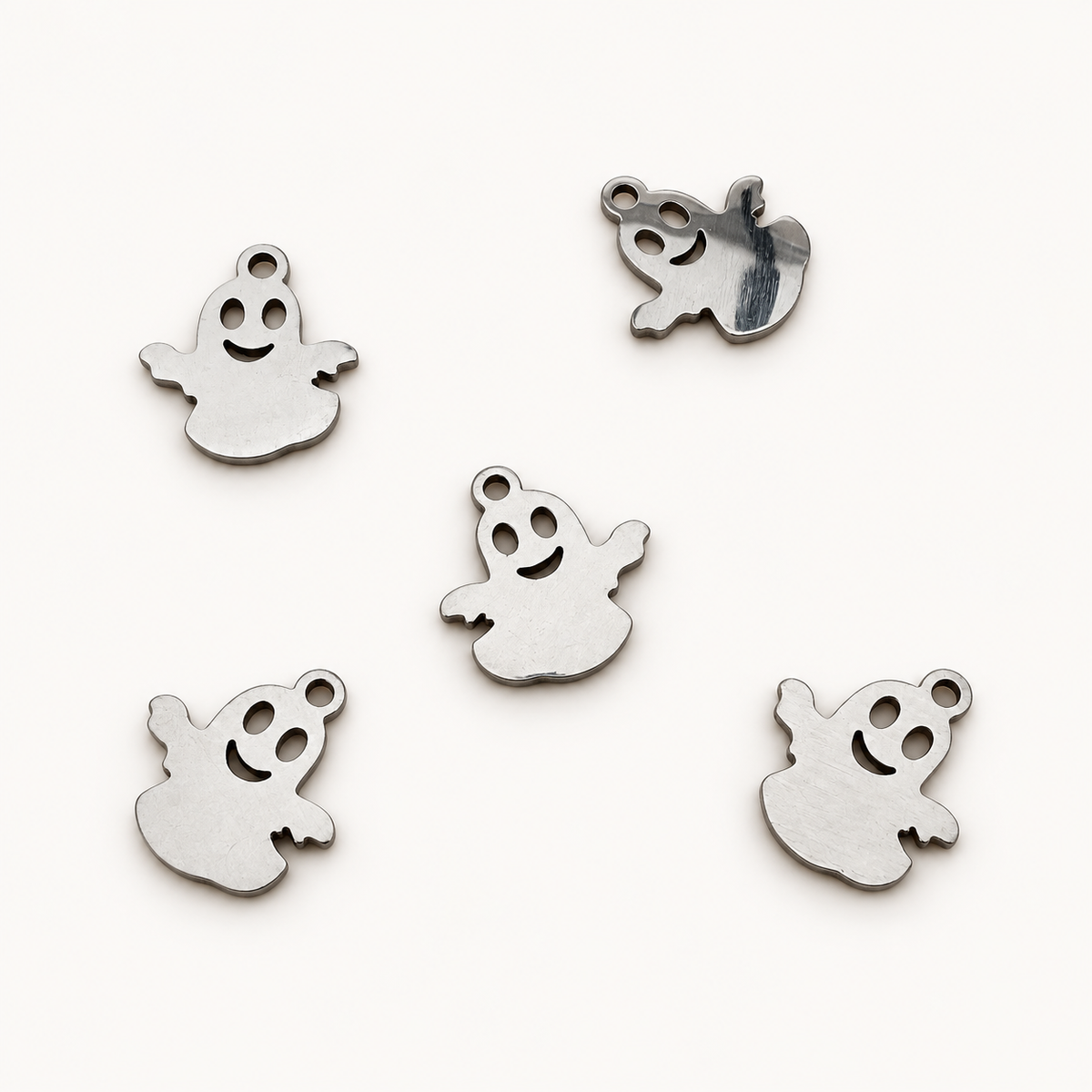 Smiling Ghost Charm – 12mm